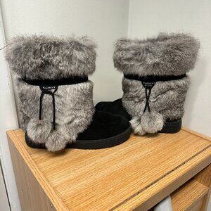 BearPaw Tama II Black Grey Rabbit Fur Suede Boots Pom Pom Size 8 New! **Read